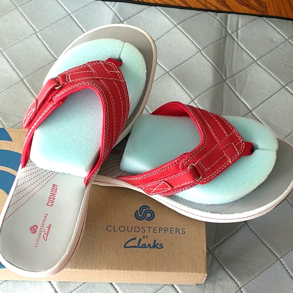 Clarks 7 Cushion Soft Flip Flop Sandal Red and Wht